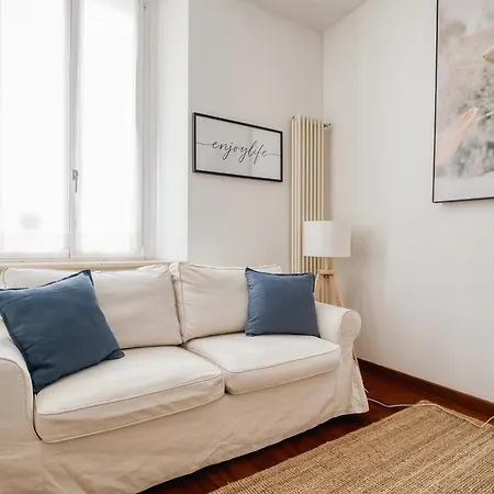 Elegant - Lorenteggio Apartment *