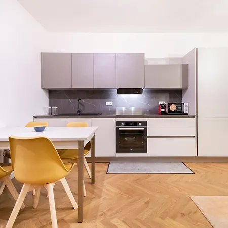 Easylife - - San Gregorio 3 F - P Venezia ميلان