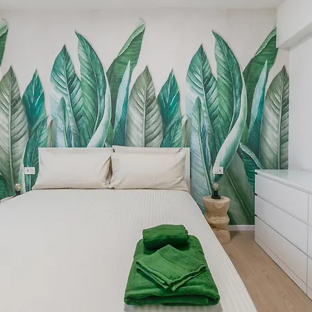 Urban Jungle M3 Duomo 12 Min * Milan