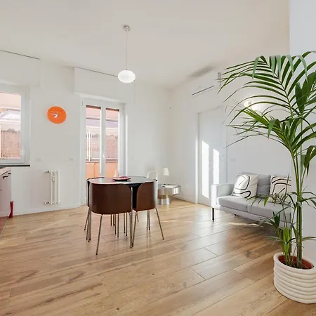 Modern One-bedroom With Terrace - Naviglio Martesana Milan