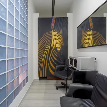 Comfortable And Quiet Near M4 Metro *