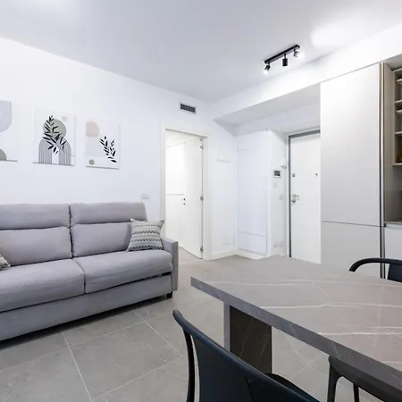 Parcheggio Gratuito - New 1bdr Con Terrazzo Lägenhet *