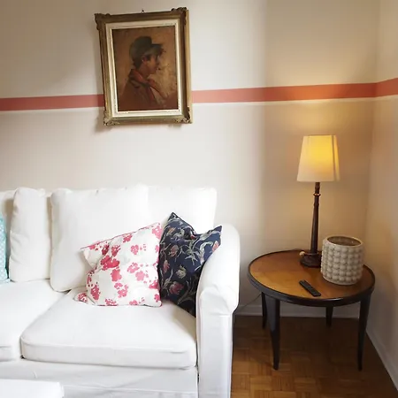 Lägenhet Spacious And Bright Two-room In Bocconi