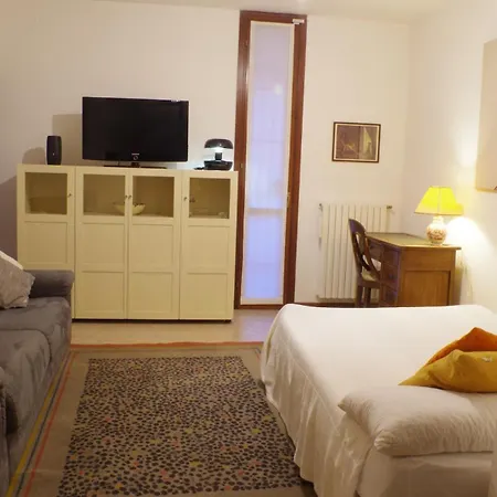 アパート Monolocale Porta Romana E Ben Collegato *