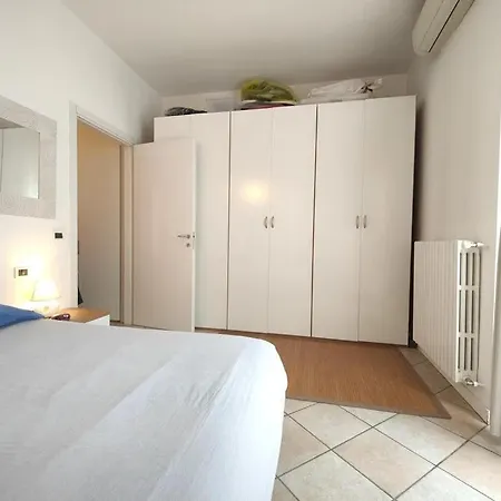 Smart - Adriano & Metro Crescenzago Milão