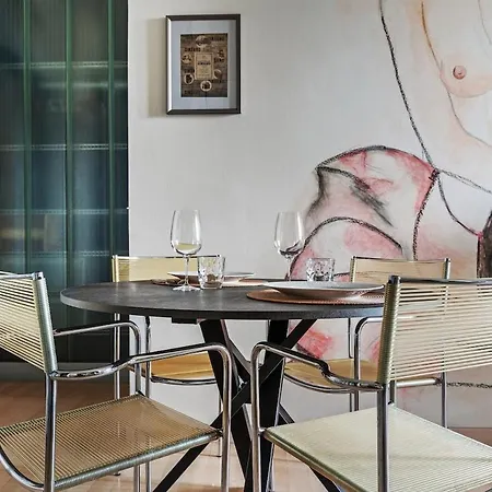 Artistic In The Heart Of * Milaan