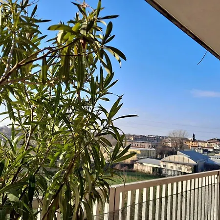 Sky Garden - Private Garage Apartment