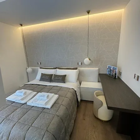Luxury - Metropolitana M4- San Babila -stadio San Siro - Duomo - Aeroporto Linate - Castello Sforzesco