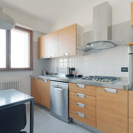 Guesthost - Modern Pirelli Apartment Milan