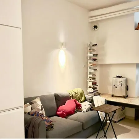 Cozy Modern 1 Bedroom 15 Min From Duomo شقة