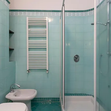 Metro 4 Spacious And Bright Three-room *