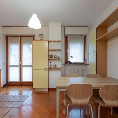아파트 Metro 4 Spacious And Bright Three-room *