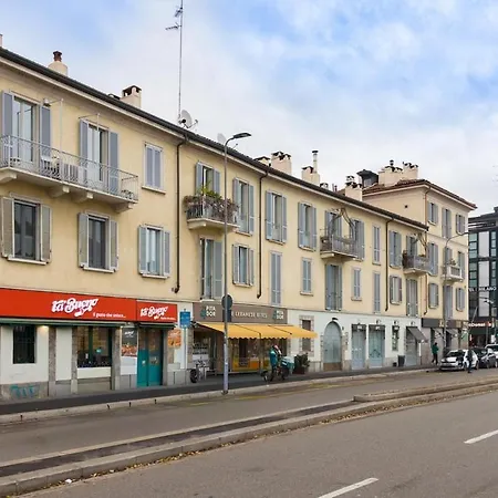 In The Heart Of Charm And Comfort On The Navigli アパート