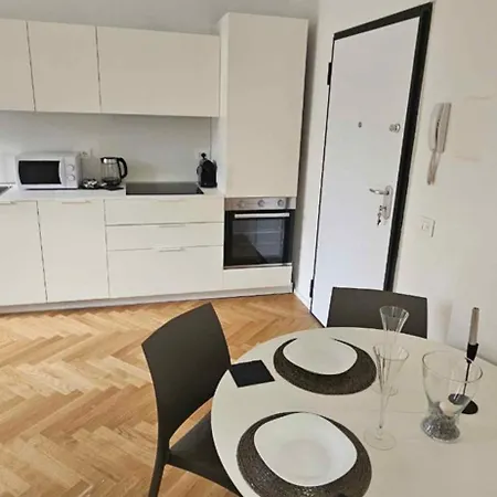 Comfort Place Buzzi Sempione Mico Life 公寓