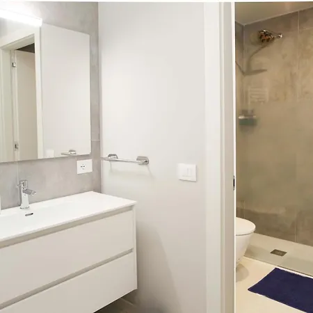 Elegante E Luminoso In Zona Navigli Appartement