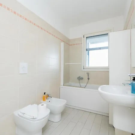 3br With Large Terrace - 800m From San Leonardo M1 ミラノ