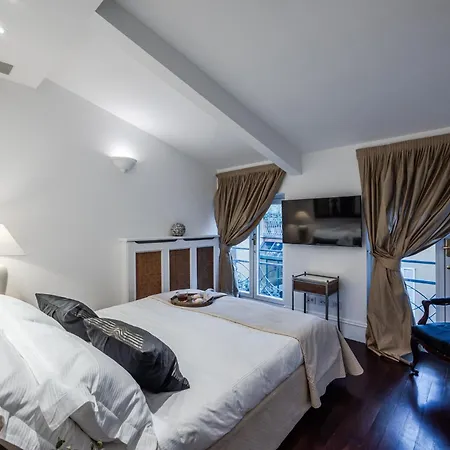 The Seven Stars - Montenapoleone