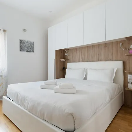 Guesthost - Modern In Corvetto 아파트