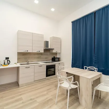 Cozy With Wifi And Ac & Parking Apartment Mailand