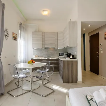 Tagiura, 25 - For Work And Leisure * Milán