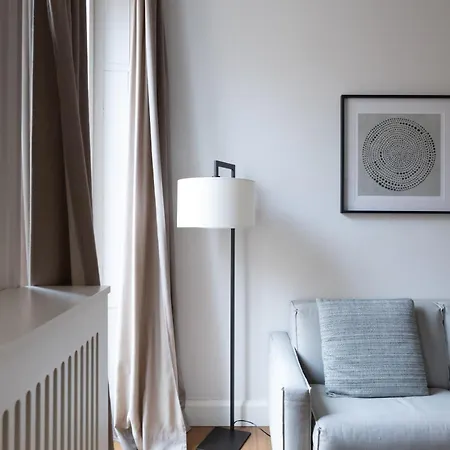 Elegante E Raffinato Bilocale B In Piazza Affari Apartamento