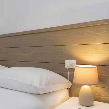 Comfortable Two-room Porta Romana M3 Mailand