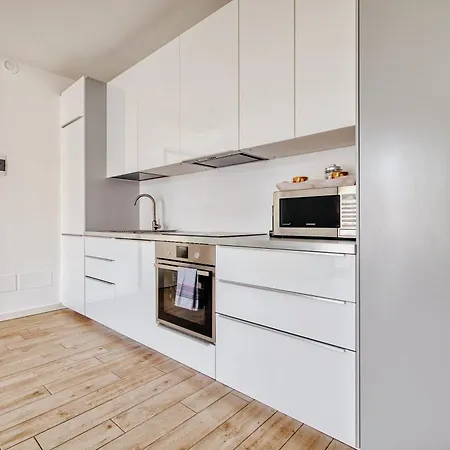 Just Urban - Bright With Terrace - M4 Tolstoj * Milan