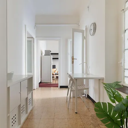 Guesthost - Porta Romana Lovely アパート ミラノ