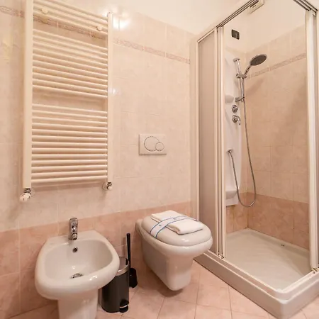 Moderno Con Garage, Wi-fi, Aria Condizionata E Terrazzo アパート ミラノ