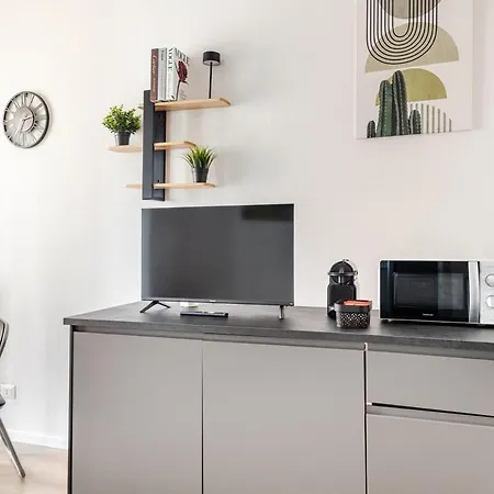 Moderno Vicino Metro M5 Daire