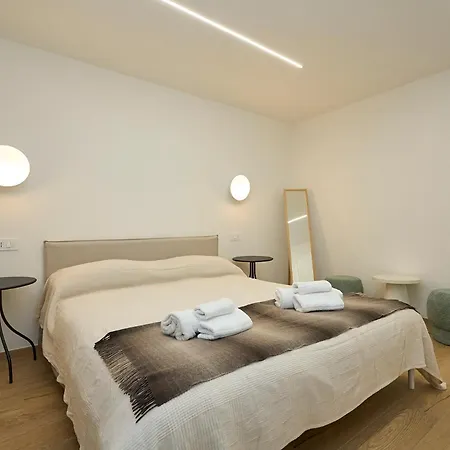 Apartment Atmosphere House 15 Minutes Walk From Duomo Milan
