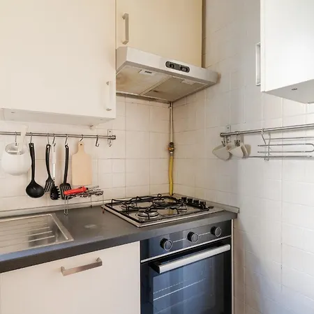 Guesthost - Bright Comfy Lejlighed Milano