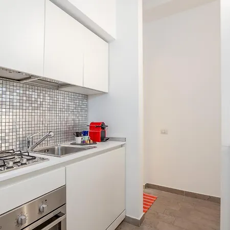 Appartement Modern One-bedroom Flat Near Corso Milaan