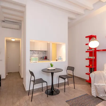 Modern One-bedroom Flat Near Corso Appartement Milaan