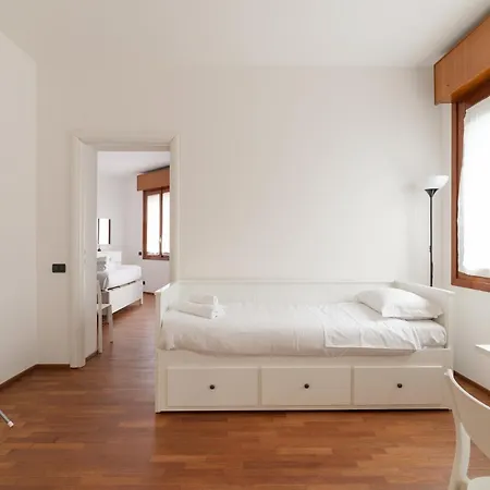 Apartment Guesthost - Cozy In Citta Studi