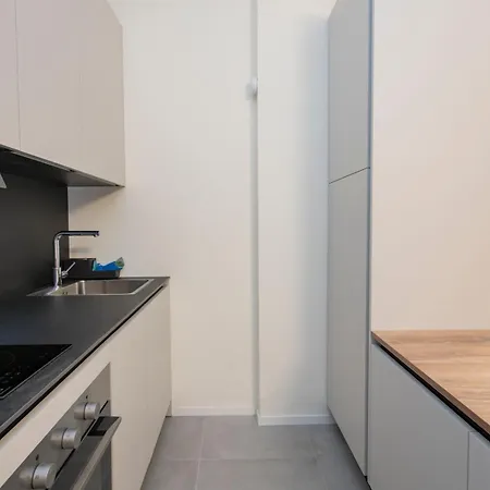 Duomo M5 A Stone's Throw From The Subway ミラノ