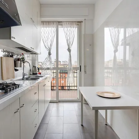 Quadrilocale Luminoso Con Balcone Milan