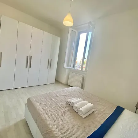 Modica Home, Nel Cuore Di Famagosta, In Posizione Tranquilla Milán