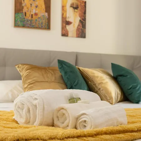 Artstay - Near Metro, Train Station, Isola Daire