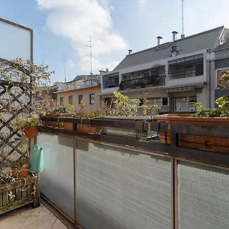 Guesthost - Certosa Cozy Flat With Balcony Daire