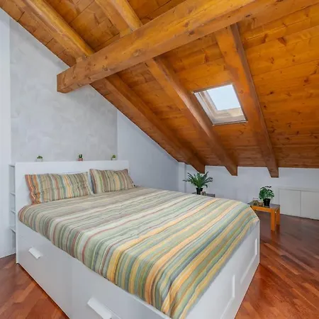 Homey Grandeur - Spacious With Terrace & Wi-fi