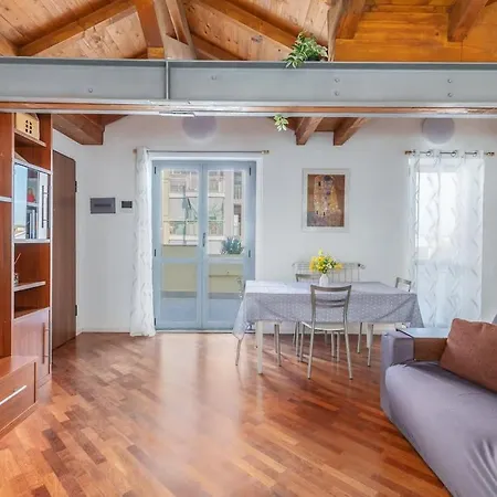 Homey Grandeur - Spacious With Terrace & Wi-fi *