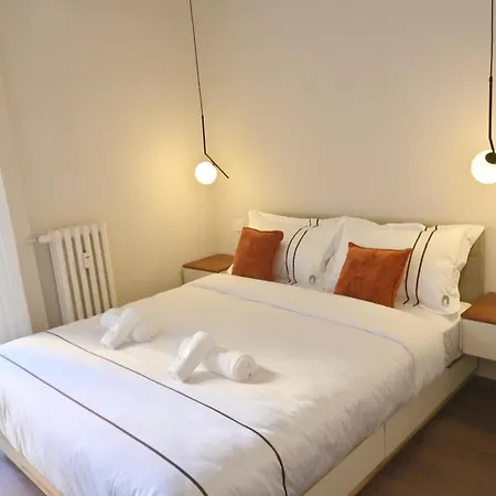 Daire Designer Apartment, Entire Home, 2 Bathrooms, For Families, Groups Milano