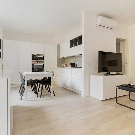 Guesthost - Bright Flat Near Stazione * Milán