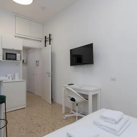 Navigli,m2 A Stone's Throw From The Subway Apartment *