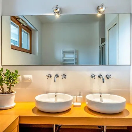 Luminoso E Ristrutturato Con Doppio Balcone E Wifi * Milan