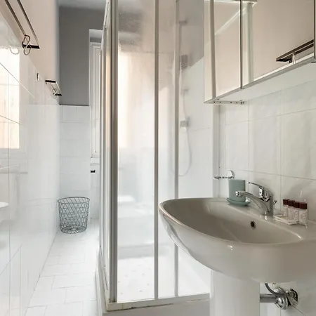 Apartment Guesthost - Morazzone Bright And Cozy Design Flat