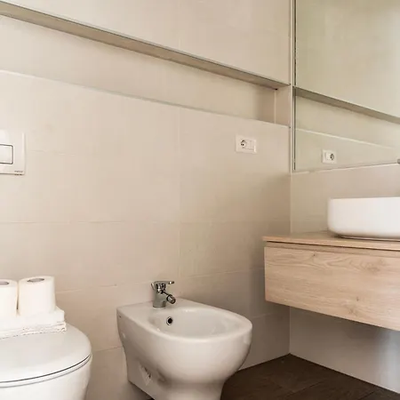 아파트 Youhosty - With Ac, Metro Stop *