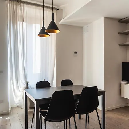 Youhosty - With Ac, Metro Stop 밀라노