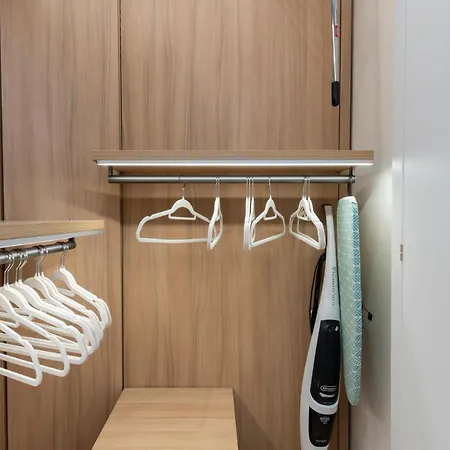 Brera Exclusive - New With Terrace, Near Parking 아파트